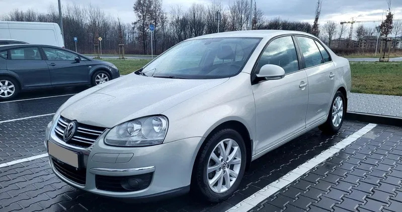 podkarpackie Volkswagen Jetta cena 13900 przebieg: 234000, rok produkcji 2010 z Rzeszów